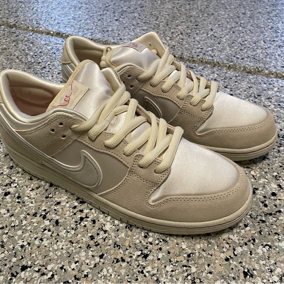Nike SB Dunk Low PRM City of Love - Picture 1 of 5